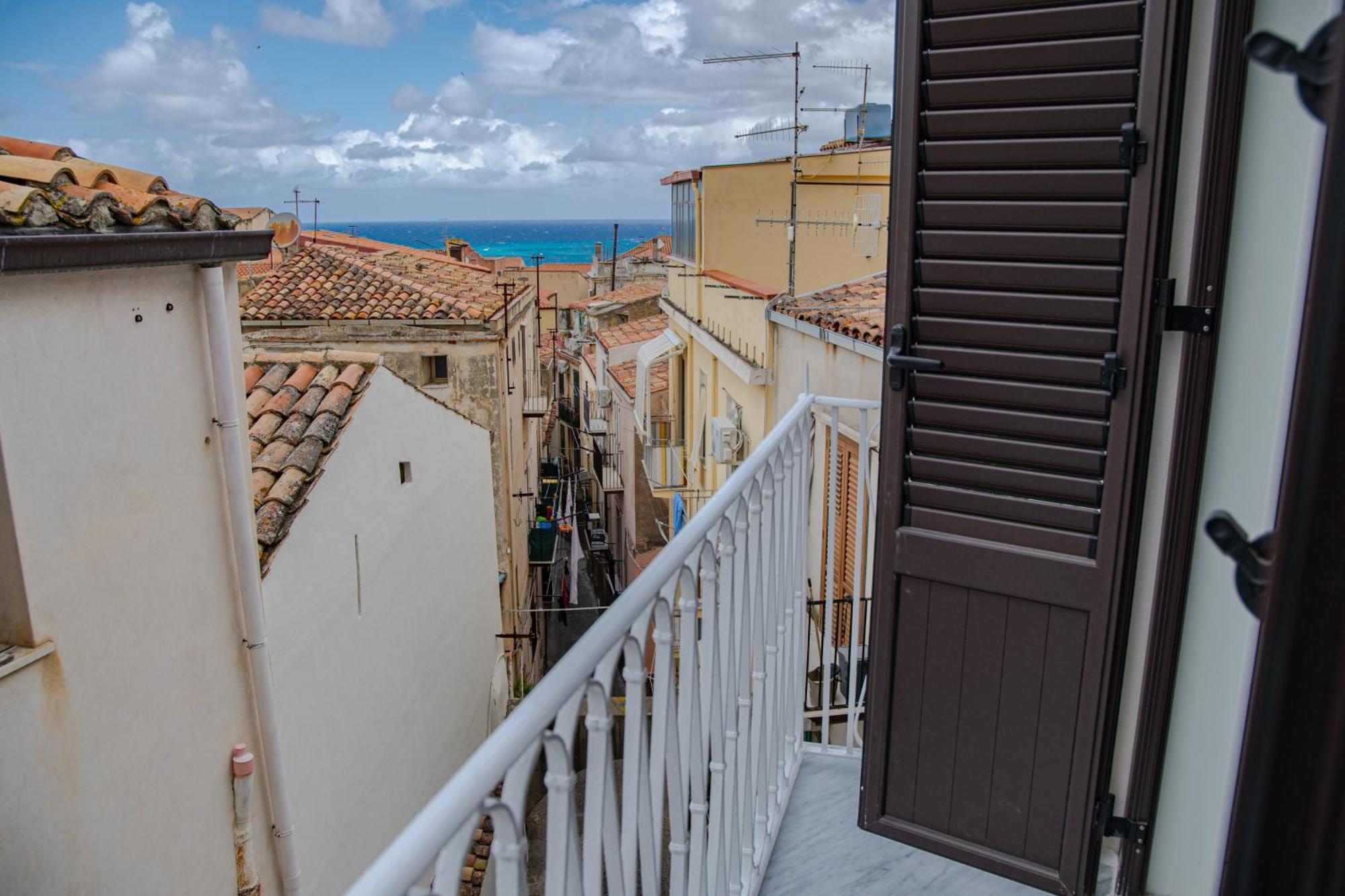 Casa Vicolo Re Apartment เชฟาลู ภายนอก รูปภาพ